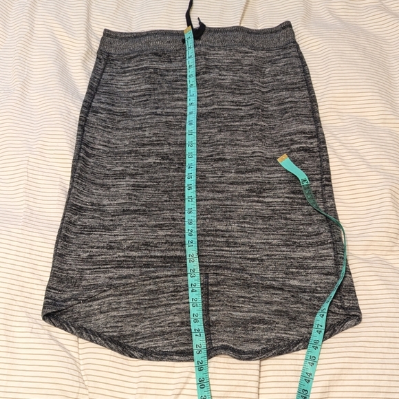 EUC Joe Fresh Active mid-length skirt - Picture 6 of 6